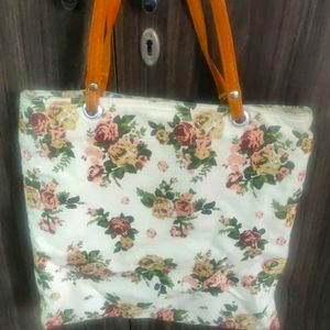 Floral shoulder handbag
